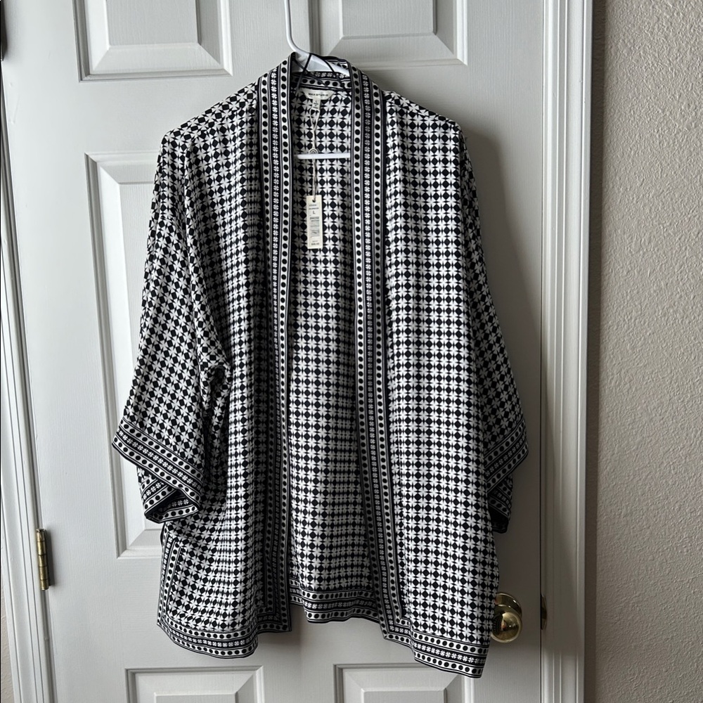 New with tag; Black and White Houndstooth Kimono